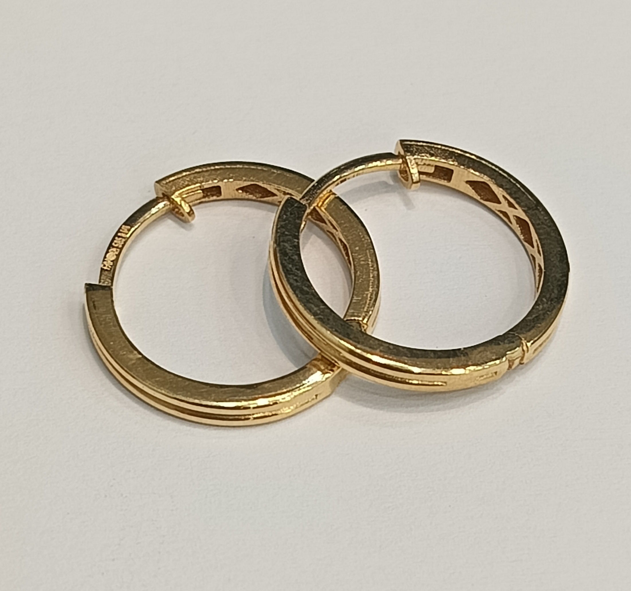 Favori Marka Kalemli Halka Model Küpe